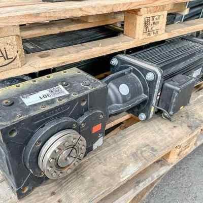 Lenze MCA 19S35 Servomotor 13,2 kW + VOGEL MKSH 8 Getriebe + Lenze A2S130 Lüfter