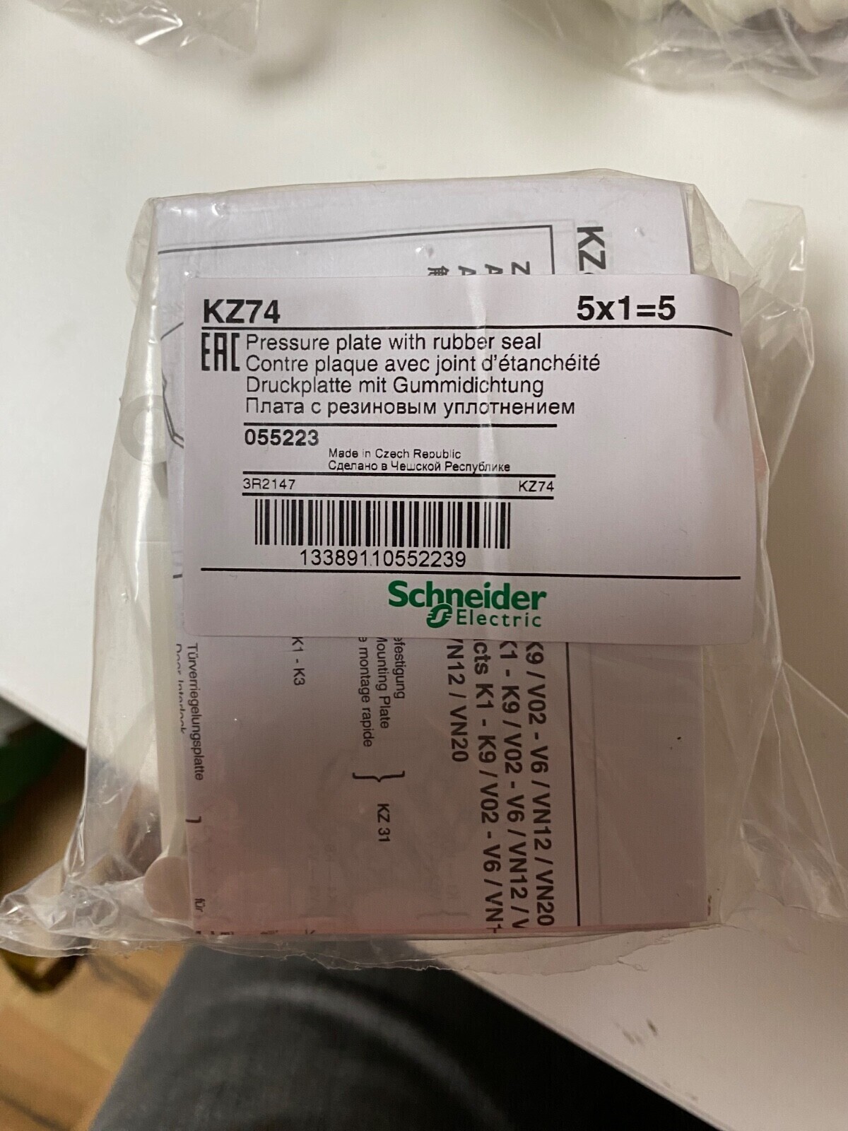 5x Schneider Electric KZ74 - 055223 - Druckplatte mit Gummidichtung - OVP - Neu⚡ – Bild 9